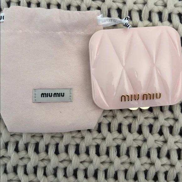 Authentic Miu Miu Pink Modern Quilted Double Sided Dual Compact Mirror - NEW - Picture 5 of 6